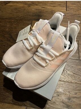 Brand new in box Adidas Women’s Lightweight Sneakers in Pale Pink